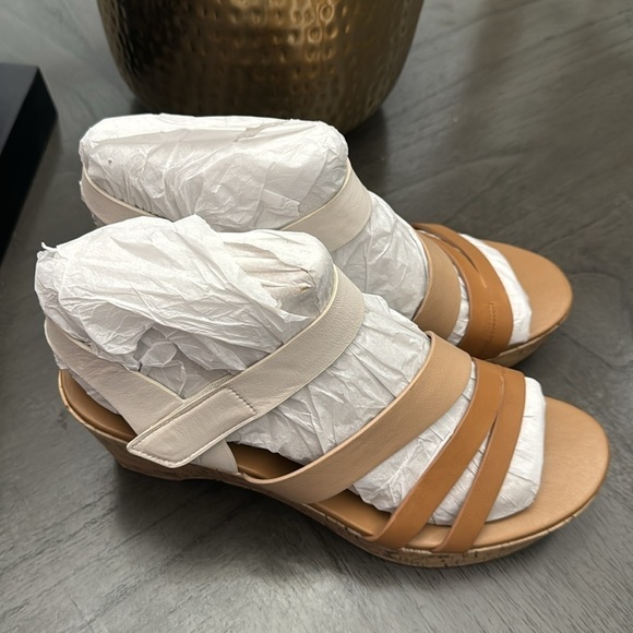 NATURALIZER Cynthia Ankle Strap Sandals - Picture 5 of 7